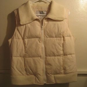 MAURICES womens sleeveless puffer vest jac…